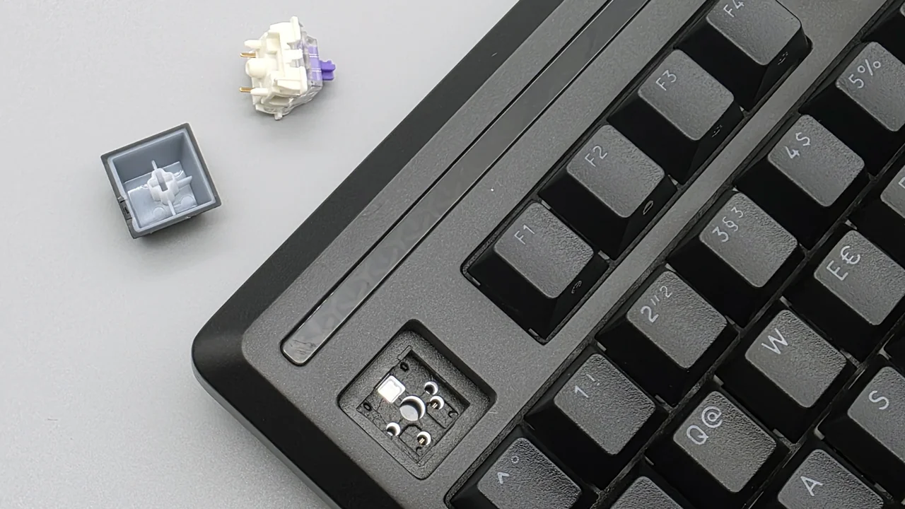 Hot-Swap-Sockel in der Corsair Galleon 100 SD